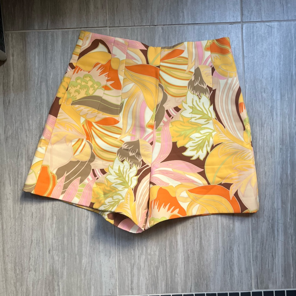Zara patten floral shorts